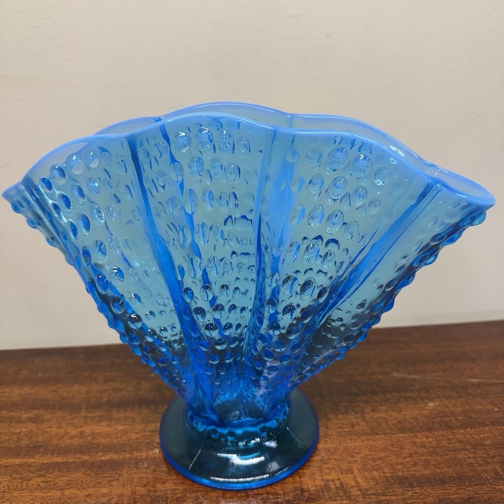 Fenton Blue Opalescent Hobnail Ruffled Fan Vase with Scalloped Edge 10x8 - Picture 4 of 11
